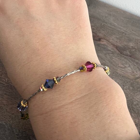 Multicolored jewel tone beaded silver t-clasp elegant bracelet - Picture 7 of 8